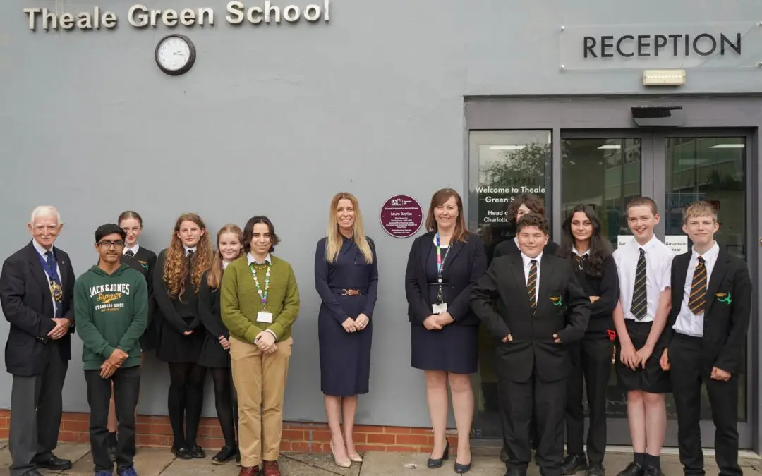 Purple Plaque unveiled at Theale Green School to honour alumna Laura Bayliss